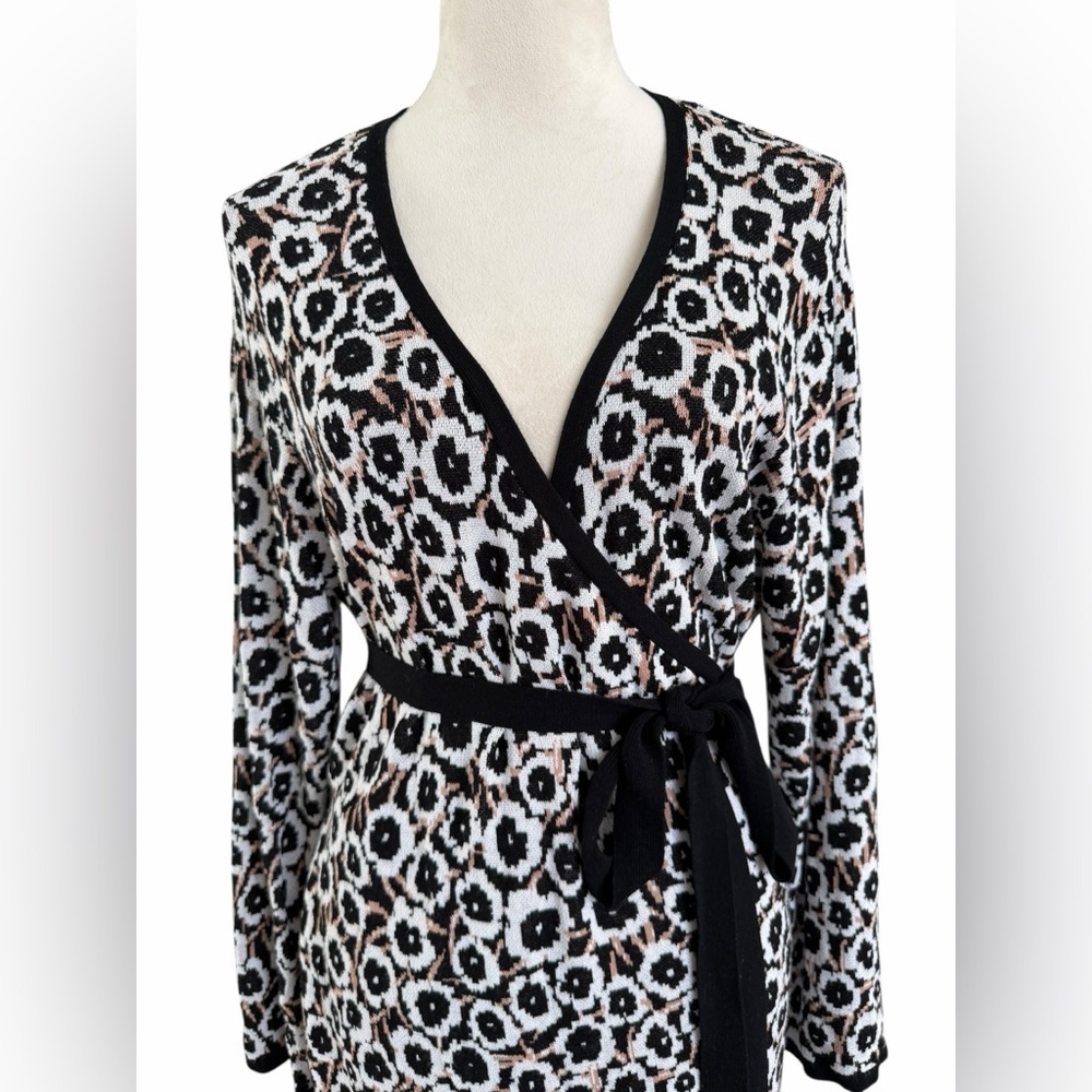 Diane Von Furstenberg x Target Floral Black White wrap Knit Dress - Picture 3 of 9